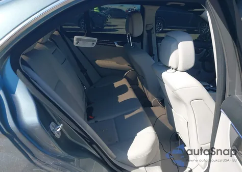 2012 Mercedes-Benz C 250 Luxury/Sport z USA, uszkodzony, nr VIN WDDGF4HB4CA622194